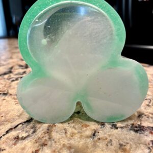 Enchanting Glow-In-The-Dark Organizer - Clover shaped Aqua Holder for Beauty & Art Supplies
